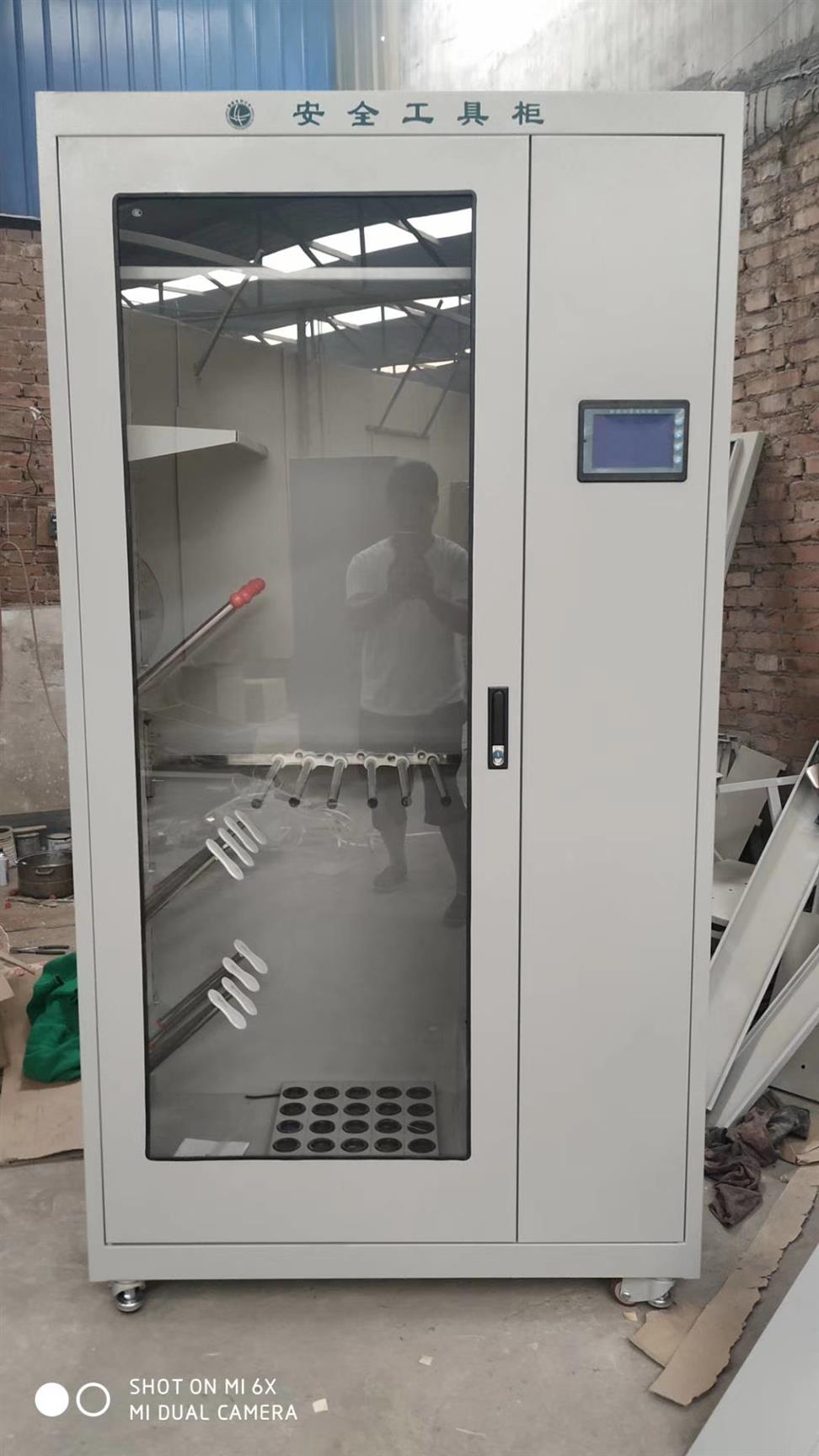 一种智能工具管理系统和管理柜的制作方法(图1)
